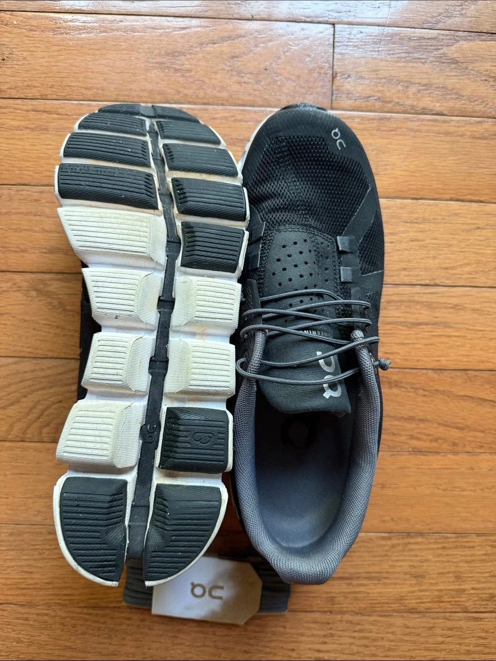 On Running Cloud Women's in Black and White - size 8.5
